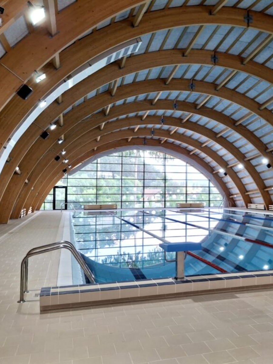 Bazin de înot Întorsura Buzăului, obiectiv turistic la 3 km de Casa Brădet