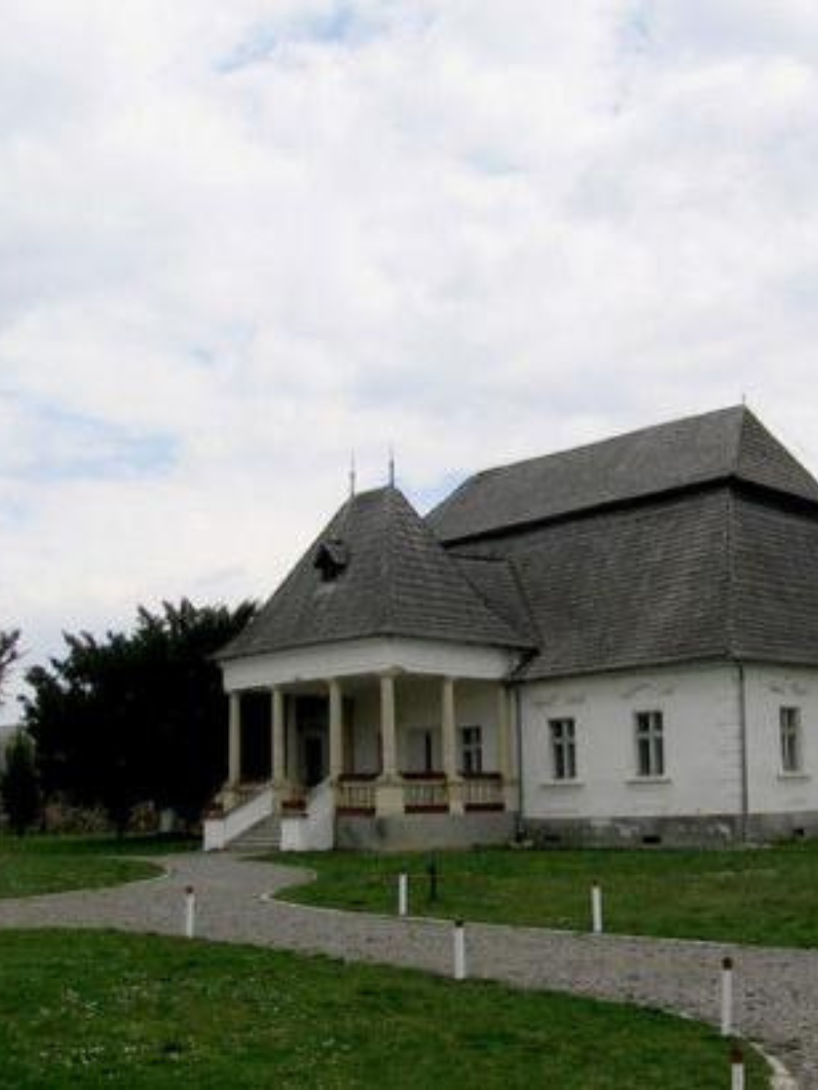 Castelul Mikes-Szentkereszty, obiectiv turistic Întorsura Buzăului