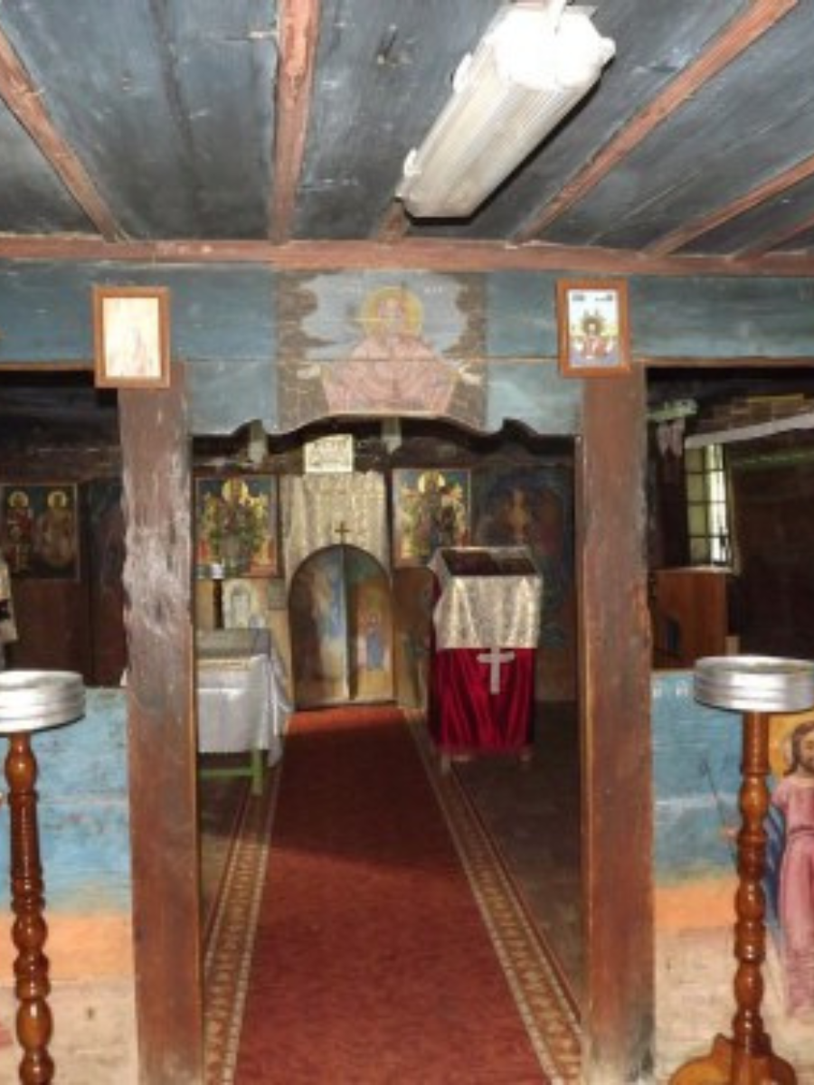 Sf. Constantin și Elena, obiectiv turistic lângă Casa Brădet